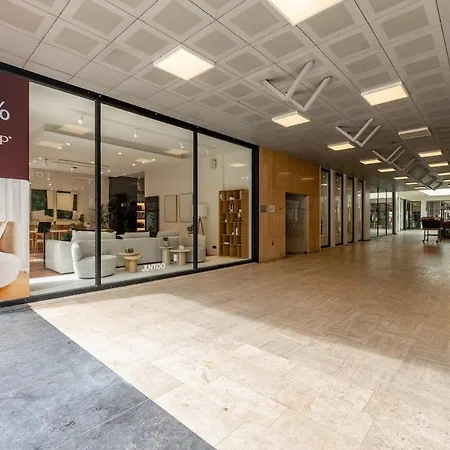 Center Design, Terrace & Within Walking Distance