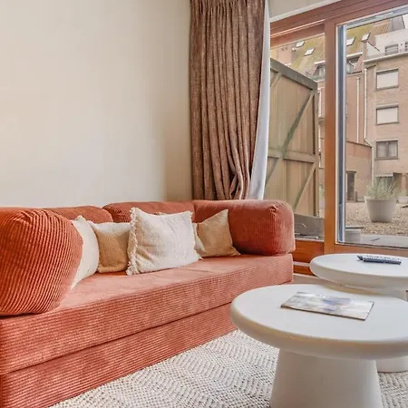 Center Design, Terrace & Within Walking Distance Apartment *