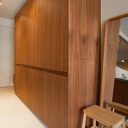 Center Design, Terrace & Within Walking Distance Apartment *